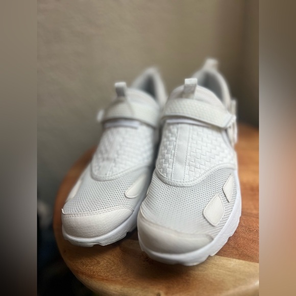 Jordan Trunner LX "Triple White" Men 9.5 - Picture 2 of 10